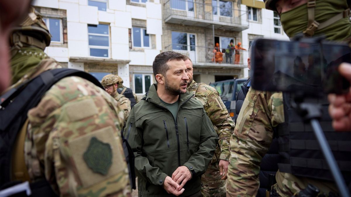 V Izjumu se po odchodu ruských vojáků našlo provizorní pohřebiště se 440 těly